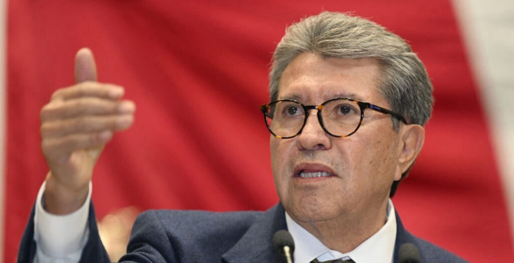 Monreal propone reformas para proteger a usuarios frente a prácticas abusivas de la banca