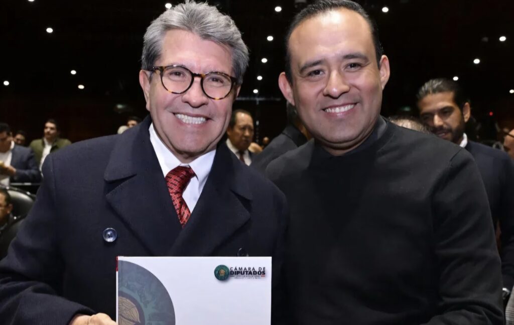 Entrega EDUARDO CASTILLO 1ER informe legislativo al Coordinador Ricardo Monreal