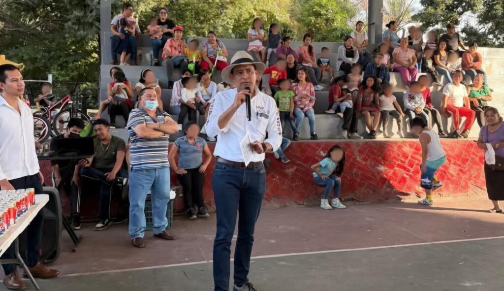 EDUARDO CASTILLO comparte la magia del Día de Reyes con la entrega de juguetes a los niños de la Mixteca poblana